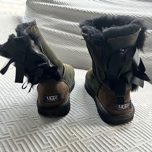 Black Uggs